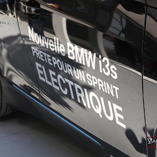 Sur le stand BMW, présentation de lacitadine i3 électrique