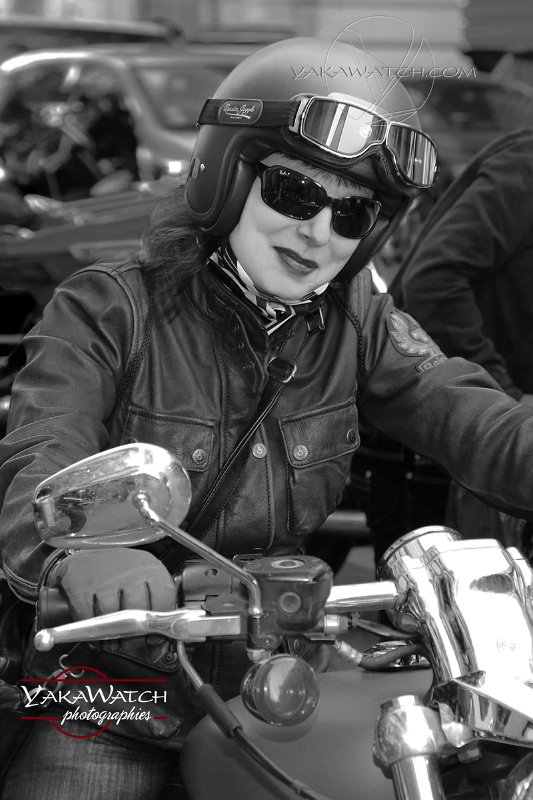 harley-bikergirl-smile-photo-yakawatch-0123-12sw