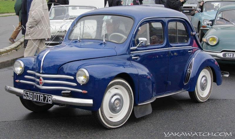 Renault4CV bleue-byYakaWatch